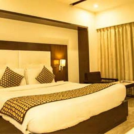Grand Thakar Hotell Rajkot Eksteriør bilde